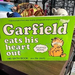 First edition, soft cover book 6th book in series Garfield Comic Book